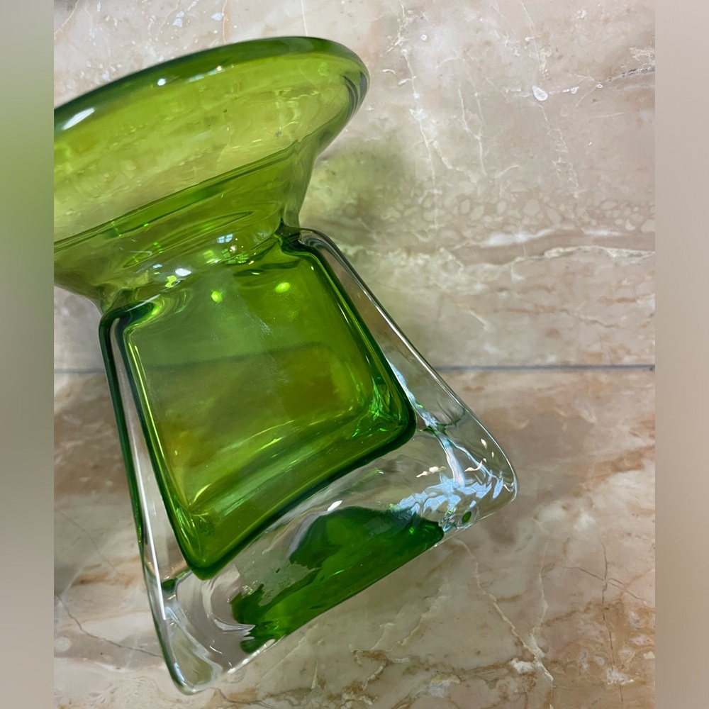 MCM Hand Blown Green Glass Vase 4 Inches Wide Mouth Hippy Trippy Mushrooms - Picture 4 of 5